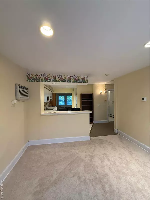 Glen Cove, NY 11542,63 Franklin AVE