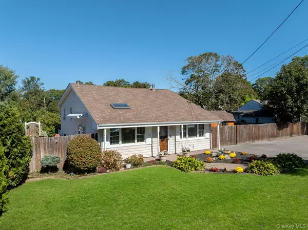 3 Hoover CT, Mastic, NY 11950