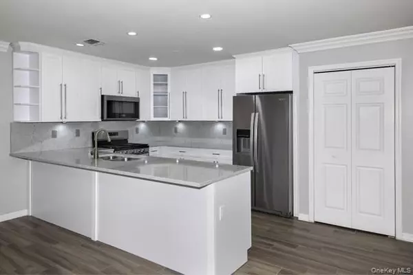 Port Jefferson Station, NY 11776,37 Village Green DR #37