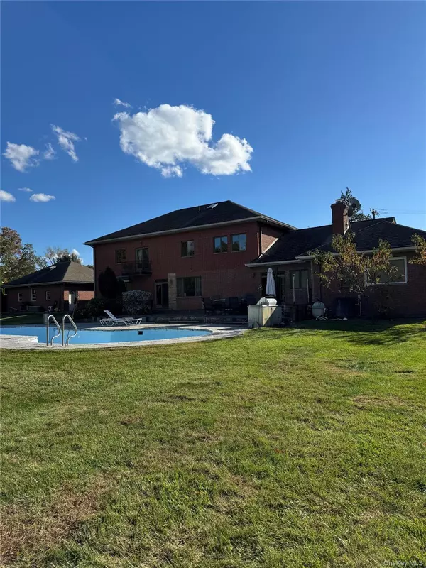 Scarsdale, NY 10583,80 Dorset RD