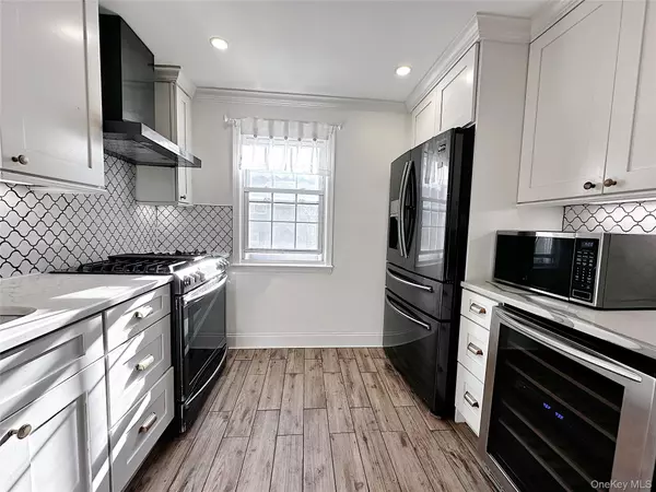 Bronxville, NY 10708,132 Texas AVE