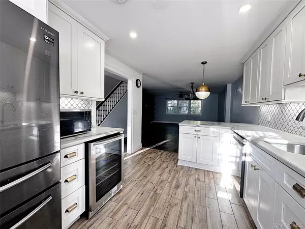 Bronxville, NY 10708,132 Texas AVE
