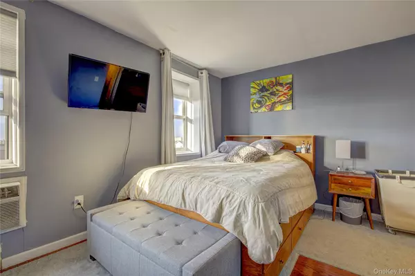 Long Beach, NY 11561,370 W Broadway #4K