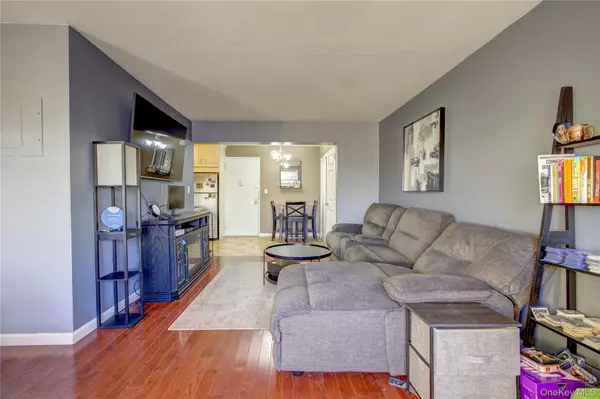 Long Beach, NY 11561,370 W Broadway #4K