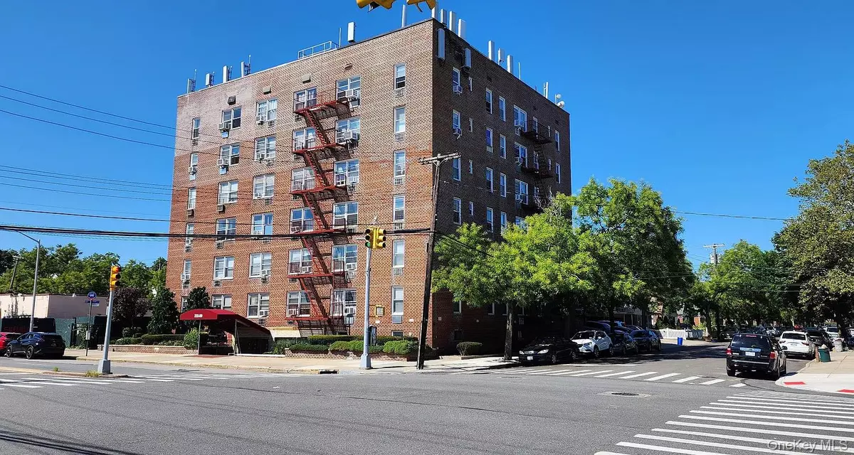 Bellerose, NY 11428,222-89 Braddock Ave #5A