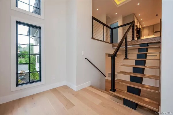 Islip, NY 11751,147 W Bayberry RD