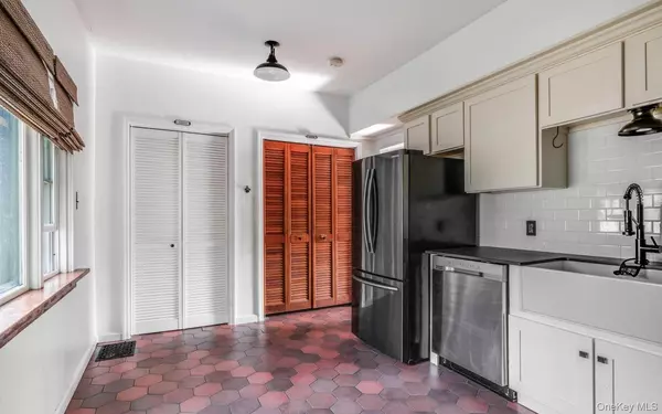 Woodstock, NY 12498,86 Rock City RD