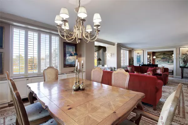 Garden City, NY 11530,111 Cherry Valley AVE #PH3