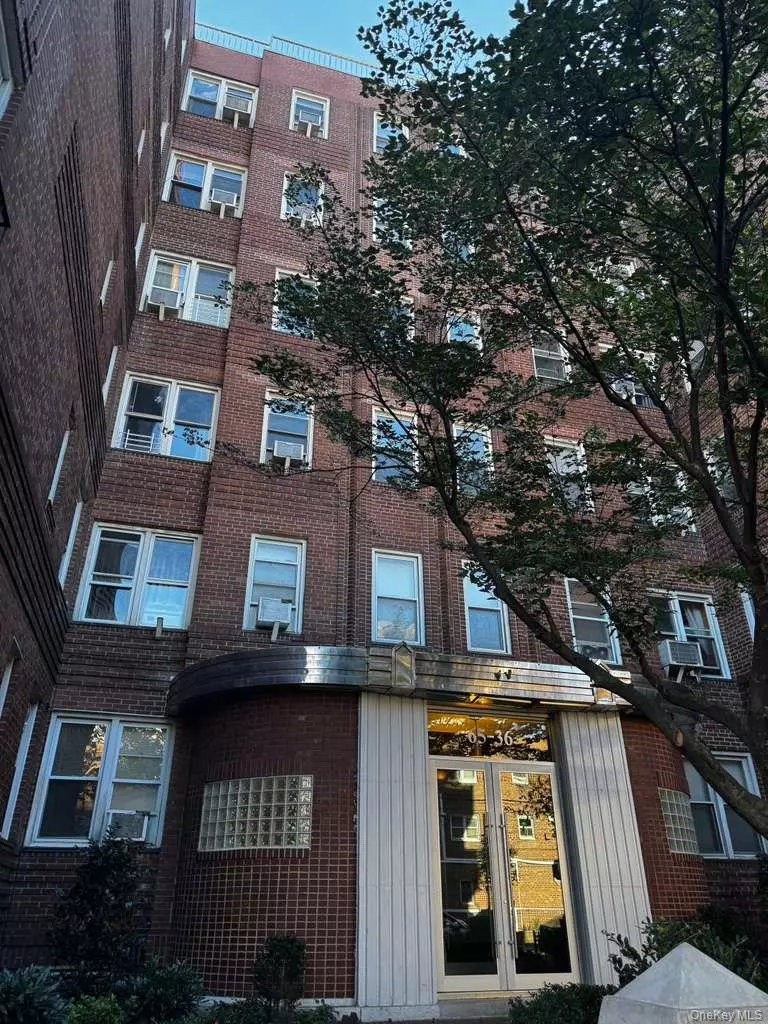 Rego Park, NY 11374,65-36 Wetherole ST #309