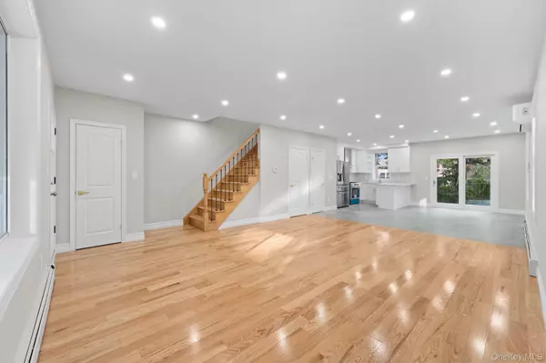Bronx, NY 10469,2524 Tenbroeck AVE