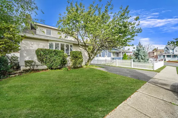 East Rockaway, NY 11518,19 4th AVE