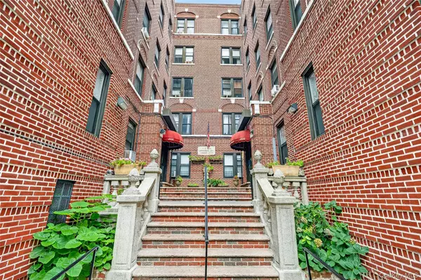 Bronx, NY 10457,1976 Lafontaine AVE #4D