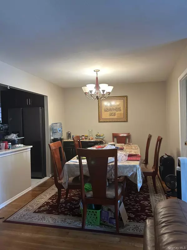 Briarwood, NY 11435,142-22 Pershing CRES