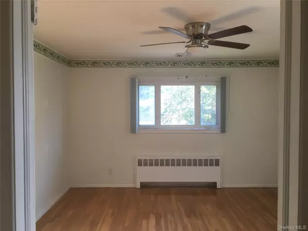 Syosset, NY 11791,318 Southwood CIR