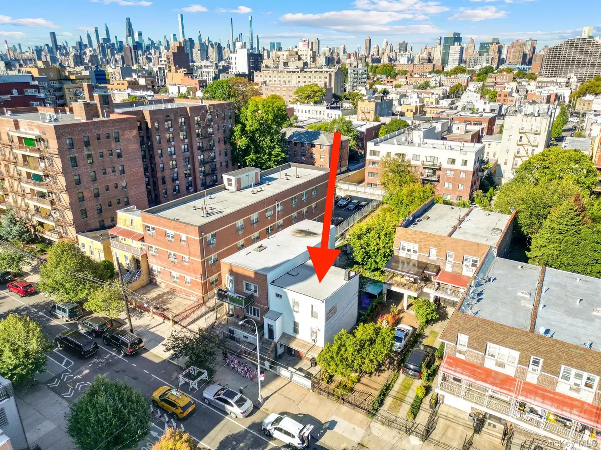 Astoria, NY 11102,25-14 Crescent ST