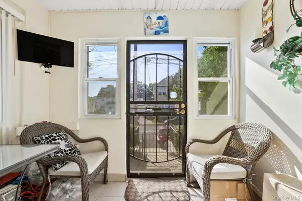 Flushing, NY 11355,149-27 45th AVE