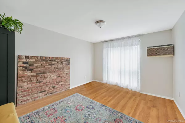 New York (manhattan), NY 10128,403 E 87th ST #3B