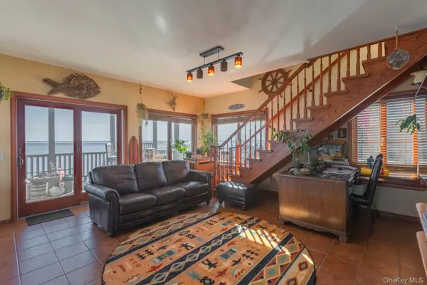 Lindenhurst, NY 11757,49 Bayview AVE