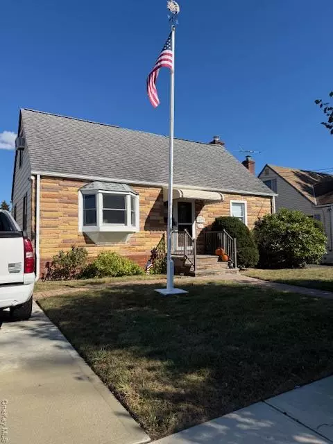Baldwin, NY 11510,1073 Thomas AVE