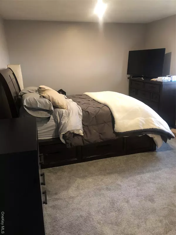 Ronkonkoma, NY 11779,34 Richmond BLVD #43