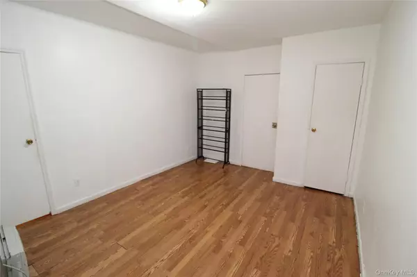 211-77 Jamaica AVE, Jamaica, NY 11428