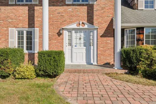 Woodbury, NY 11797,10 Aron DR