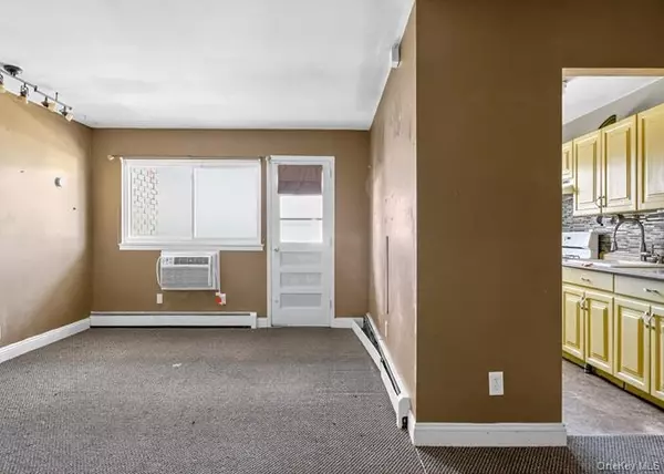 Central Islip, NY 11722,71 ADAMS RD #E 2A