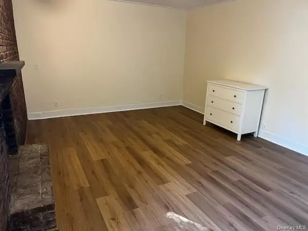 Locust Valley, NY 11560,20 Oyster Bay RD #Back