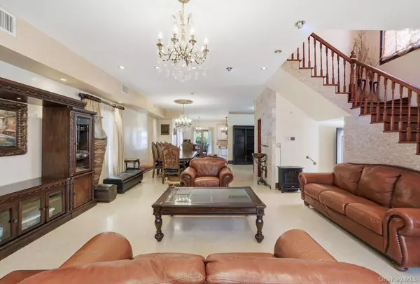 Jamaica Estates, NY 11432,18631 Radnor RD
