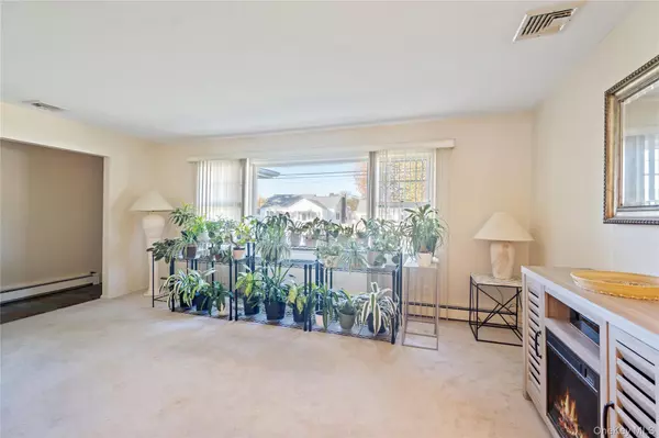 West Babylon, NY 11704,332 Marcy ST