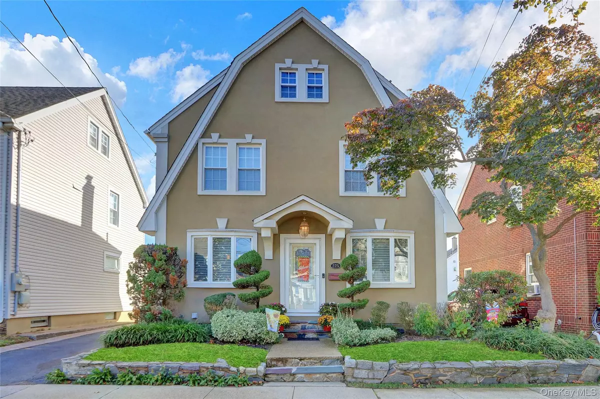 Williston Park, NY 11596,225 Park AVE