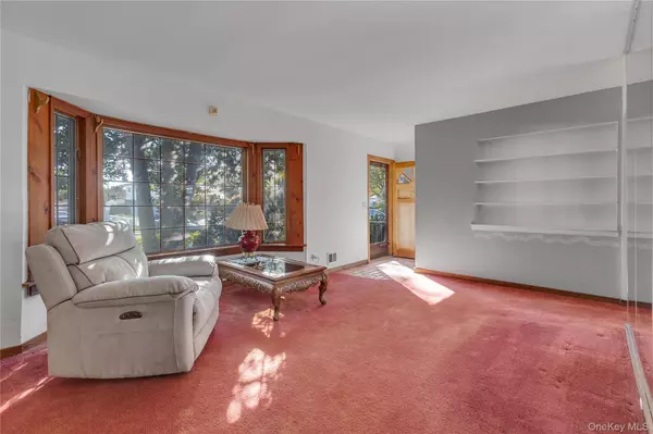 Commack, NY 11725,6 Roxbury DR