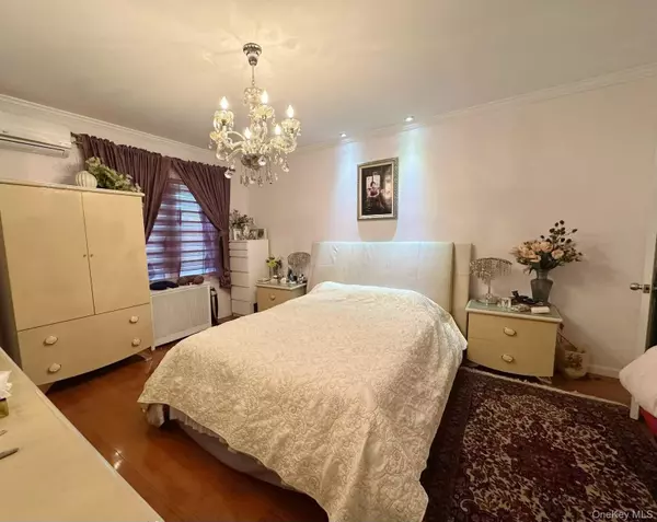 Flushing, NY 11358,28-07 172nd ST