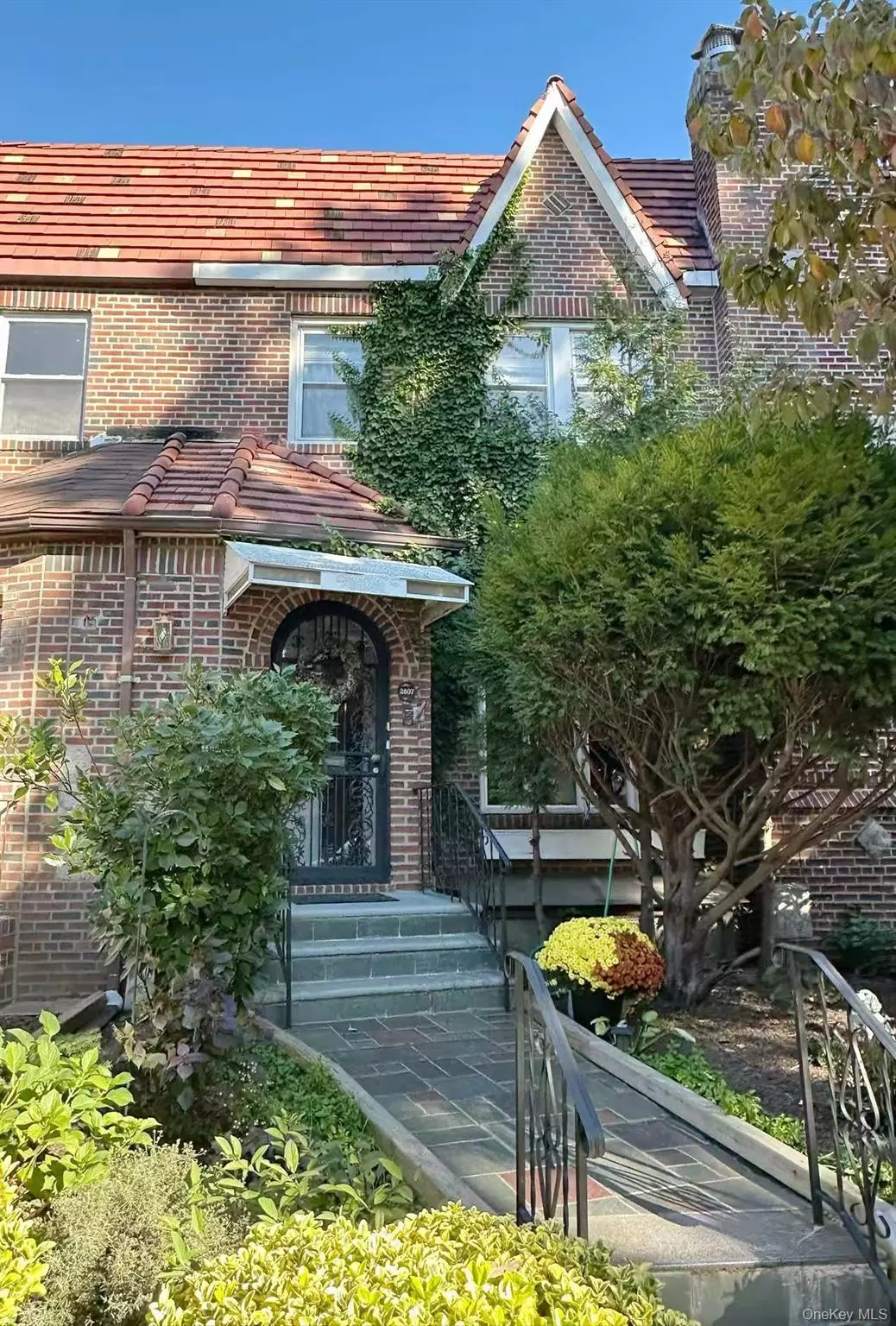 Flushing, NY 11358,28-07 172nd ST