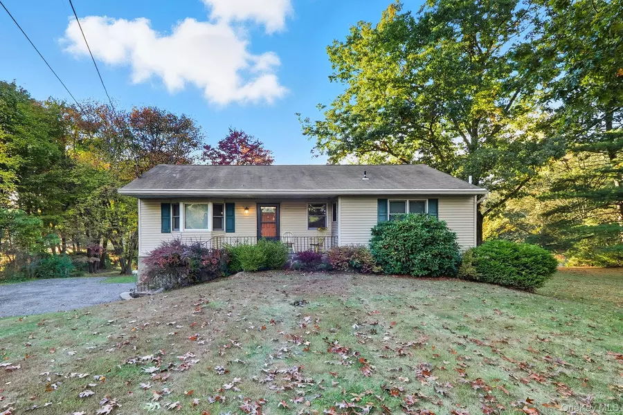 16 Hamilton DR, Hopewell Junction, NY 12533