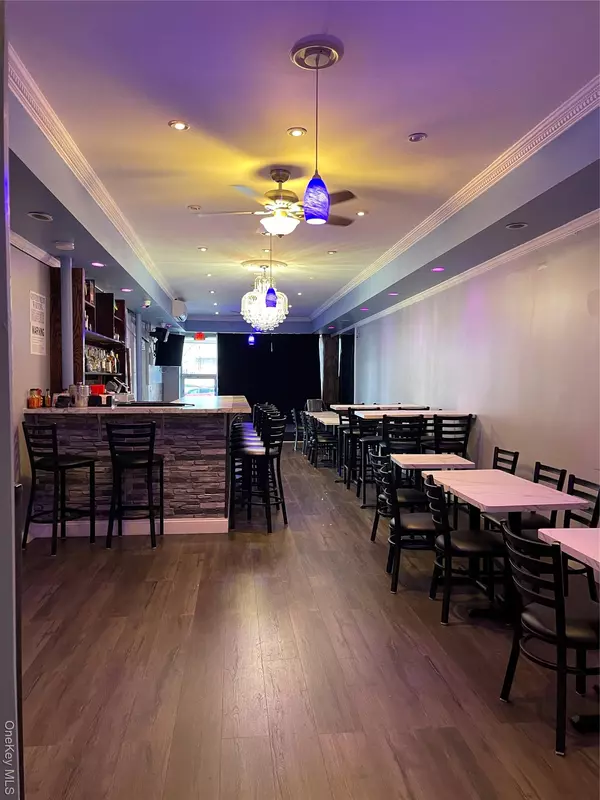 Fresh Meadows, NY 11366,77-02 164 ST #1 Floor