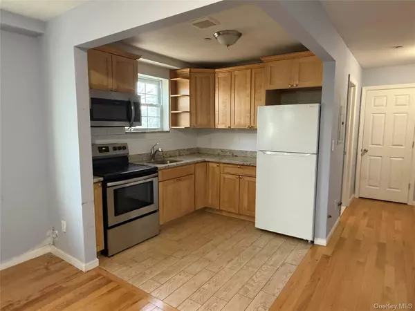 Bronx, NY 10460,1605 Taylor Avenue #2