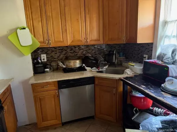 Bronx, NY 10466,646 E 230th ST