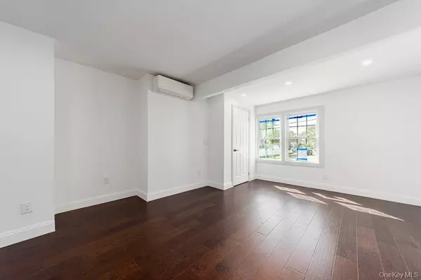 Valley Stream, NY 11581,129 Cochran PL