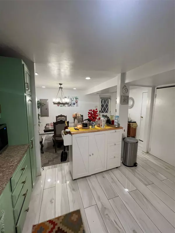 Deer Park, NY 11729,593 Old Country RD