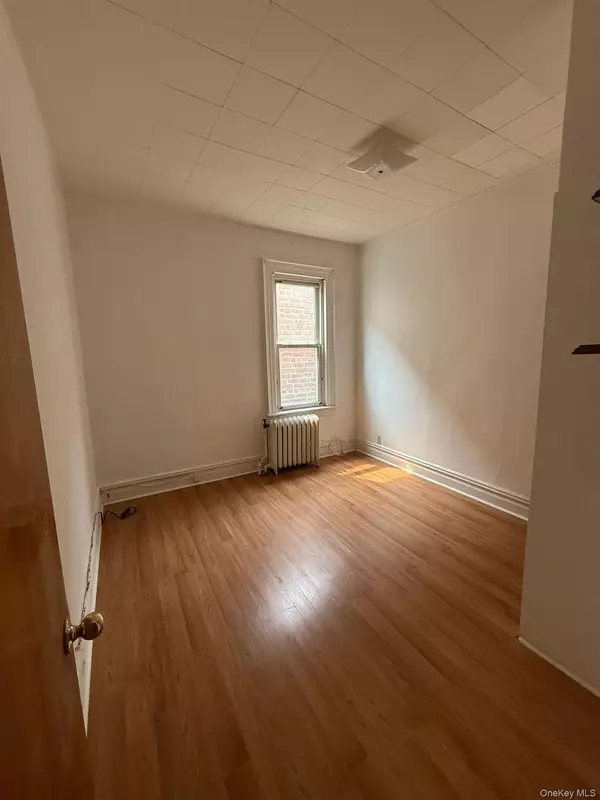 Bronx, NY 10462,1859 Matthews Avenue #2
