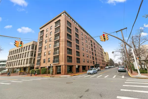 12 BOND ST #4-C, Great Neck, NY 11021