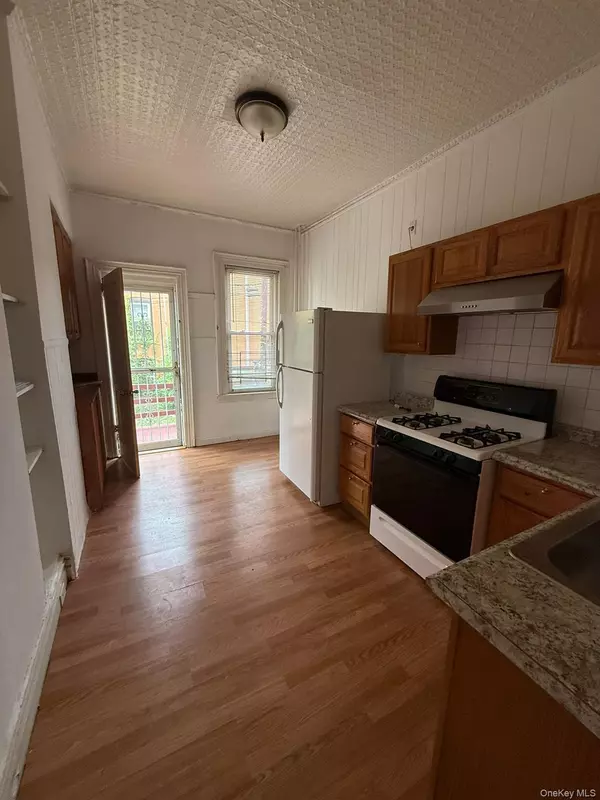 Bronx, NY 10462,1859 Matthews Avenue #1