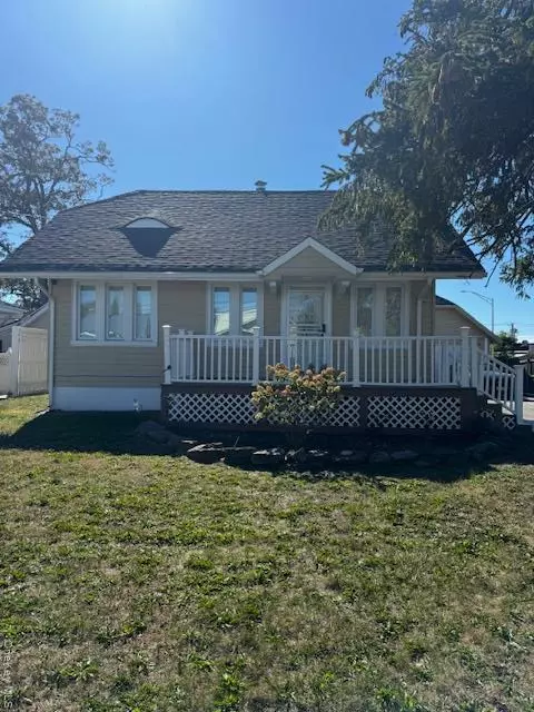 Oceanside, NY 11572,18 Homecrest CT