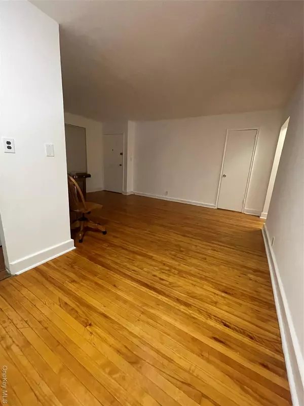 Fresh Meadows, NY 11365,196-61 69 AVE #1st FL