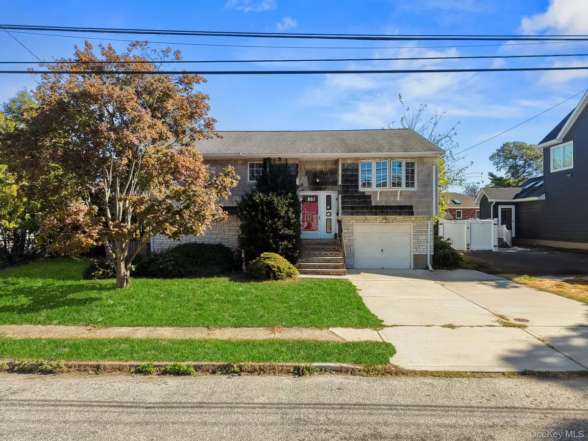 Lindenhurst, NY 11757,444 S 6th ST