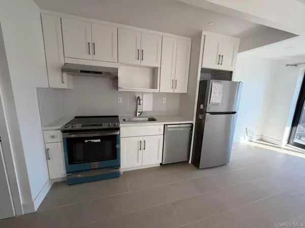 Flushing, NY 11358,165-02 Sanford AVE #206
