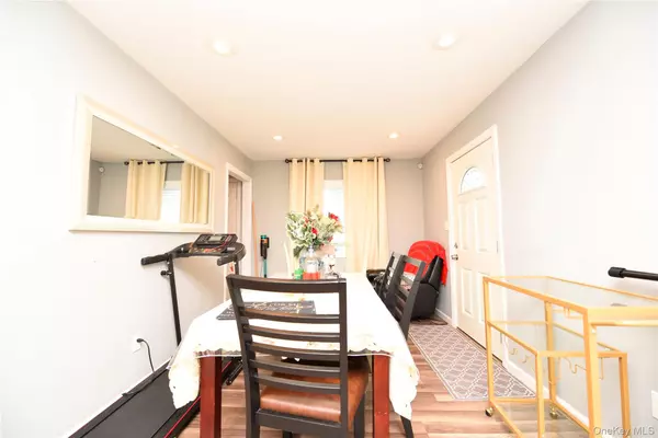 Mastic Beach, NY 11951,18 Pennwood DR