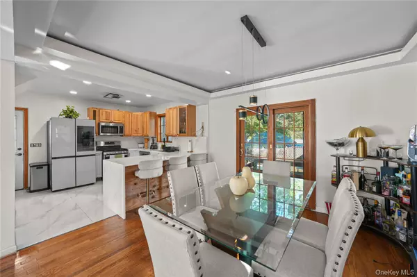 Beechhurst, NY 11357,163-37 15 DR
