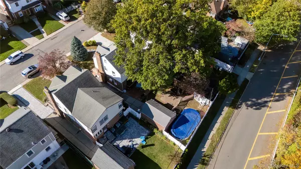 Beechhurst, NY 11357,163-37 15 DR